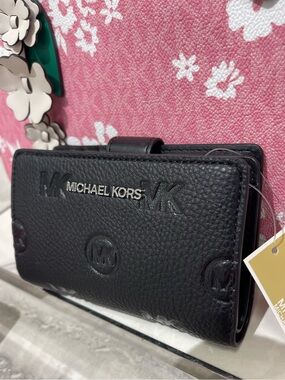 Michael Kors Jet Set Travel Medium  MK Logo Debossed Bifold Wallet
Black 
NWT